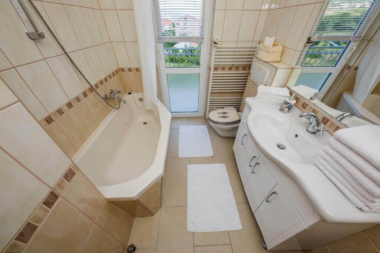 Apartman Lucija Kastela Dış mekan fotoğraf